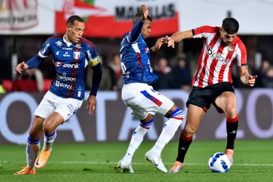 Estudiantes jugó un gran partido ante Fortaleza y se metió en los cuartos de final