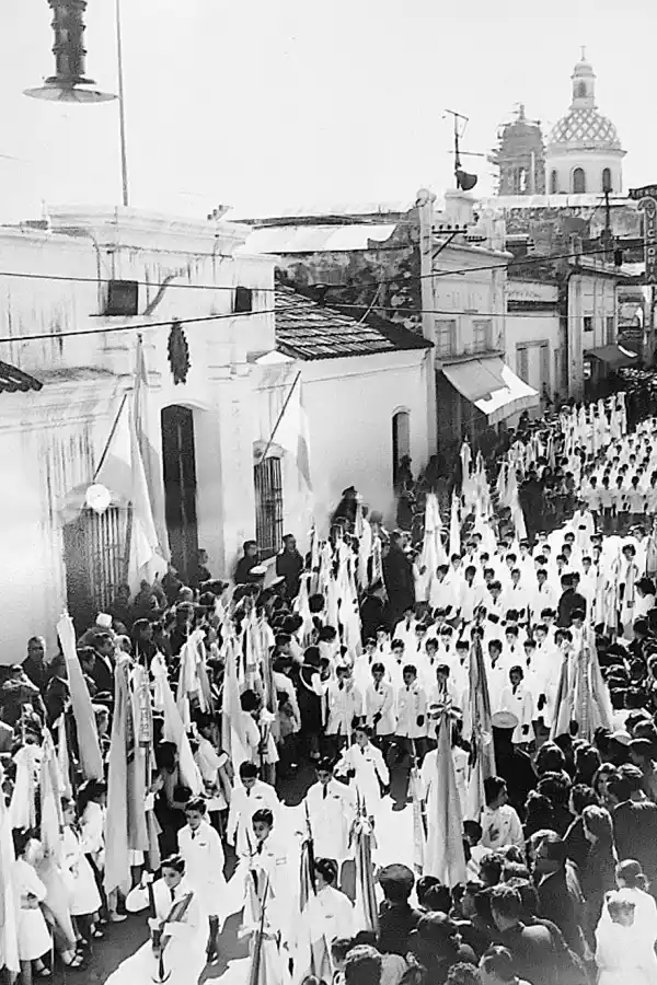 La participación de la niñez. Un desfile (1960)