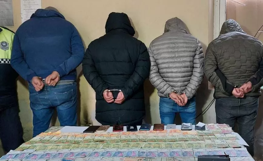 TRAS LA DETENCIÓN. Los acusados de haber robado los celulares en el recital de Ciro y Los Persas. Foto de Prensa MPF