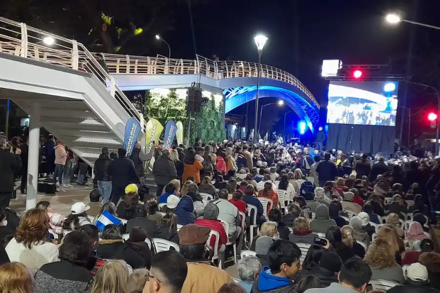 Quedó inaugurado el puente peatonal de avenida Mate de Luna