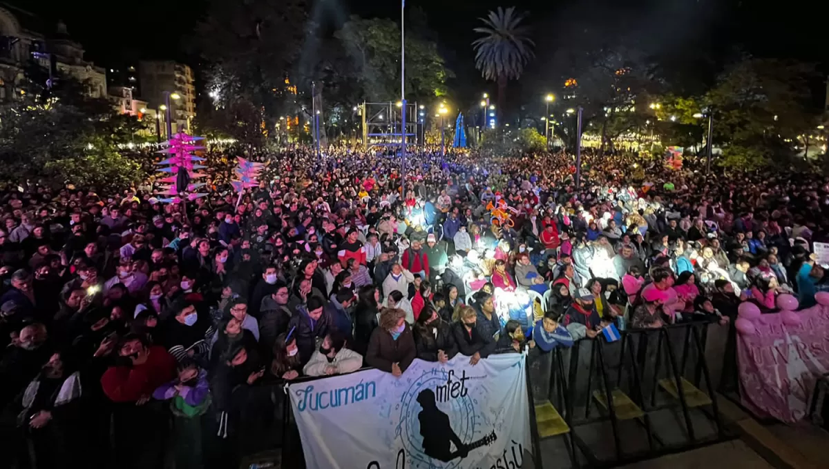 Miles de tucumanos participan del Gran Festival de la Independencia