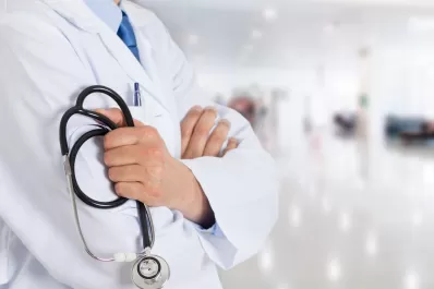 Un médico fue denunciado por negarse a atender a quienes  “simpaticen con el peronismo”