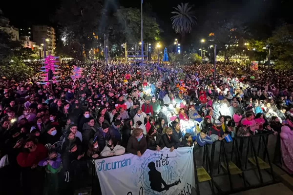 Miles de tucumanos participan del Gran Festival de la Independencia