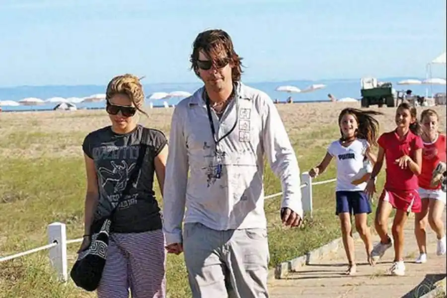 Según informaron en Chisme on Like, Antonio De La Rúa se contactó con Shakira, luego de su separación con Gerard Piqué.