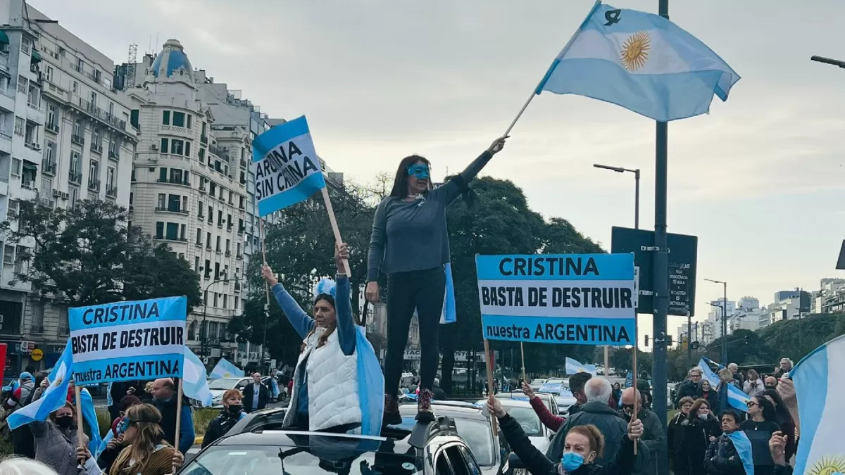 9J. Cientos de argentinos se movilizan en todo el país contra la gestión de Alberto Fernández. Foto tomada de: Todo Noticias.
