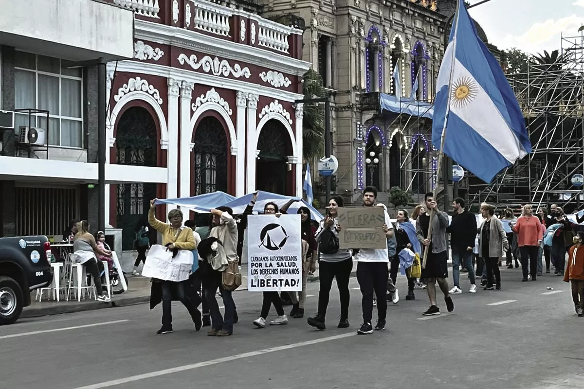 Banderazo por la República: marcha contra el Gobierno