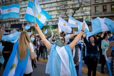9 de Julio: convocan a realizar un nuevo banderazo contra el Gobierno