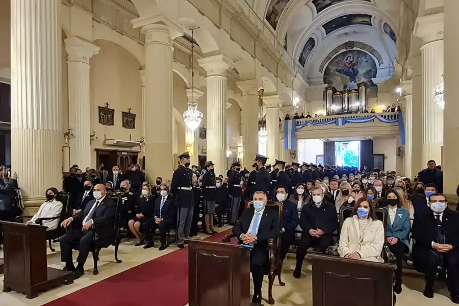 SOLEMNE TEDEUM. El gobernador Jaldo, el jefe de Gabinete Manzur y el intendente Alfaro, en la Catedral. Foto de LA GACETA / Juan Pablo Sánchez Noli