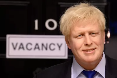 El ex primer ministro británico Boris Johnson anunció que deja su banca en el Parlamento