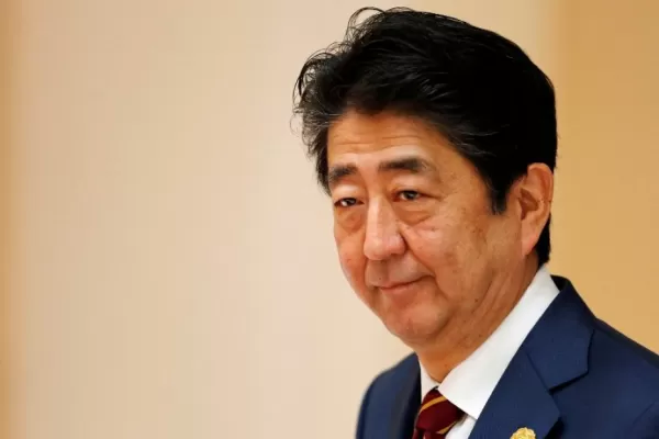 La escalofriante foto del instante previo al asesinato de Shinzo Abe