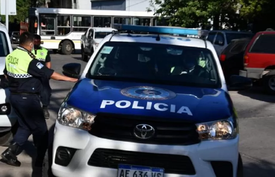 Golpeó a una mujer y terminó detenido