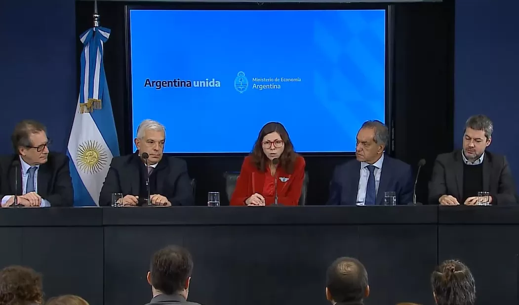 SILVINA BATAKIS. En conferencia de prensa. Captura de video