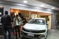 Video: el momento en que un auto chocó contra el Teatro Plaza y atropelló a 23 personas