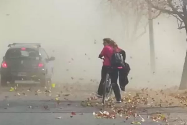 Tucumán sigue bajo alerta amarilla por fuertes vientos