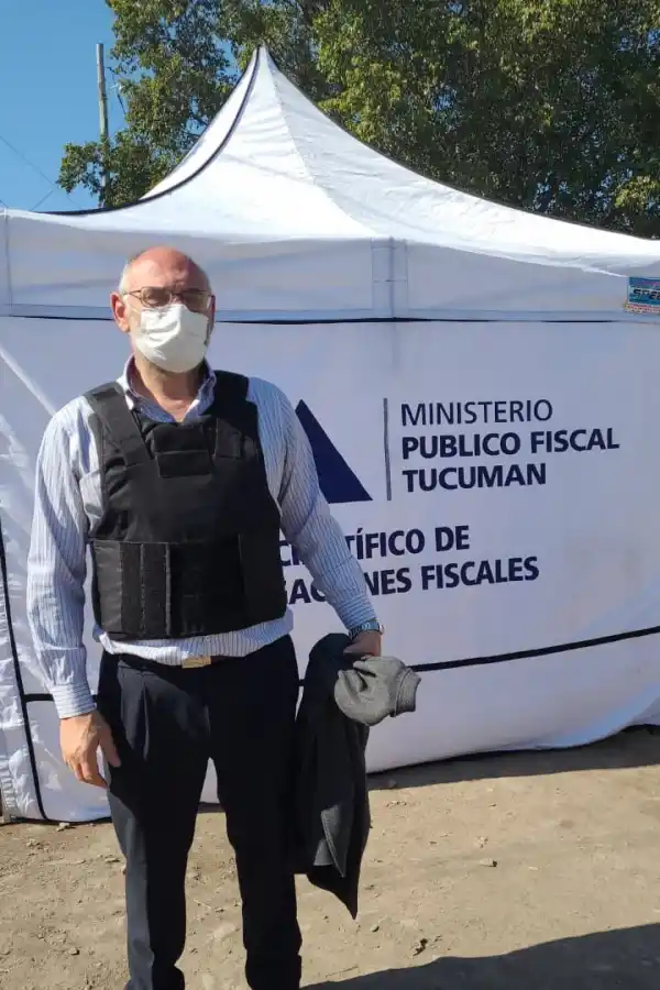 PROTEGIDO. El fiscal Carlos Sale con un chaleco antibalas.  