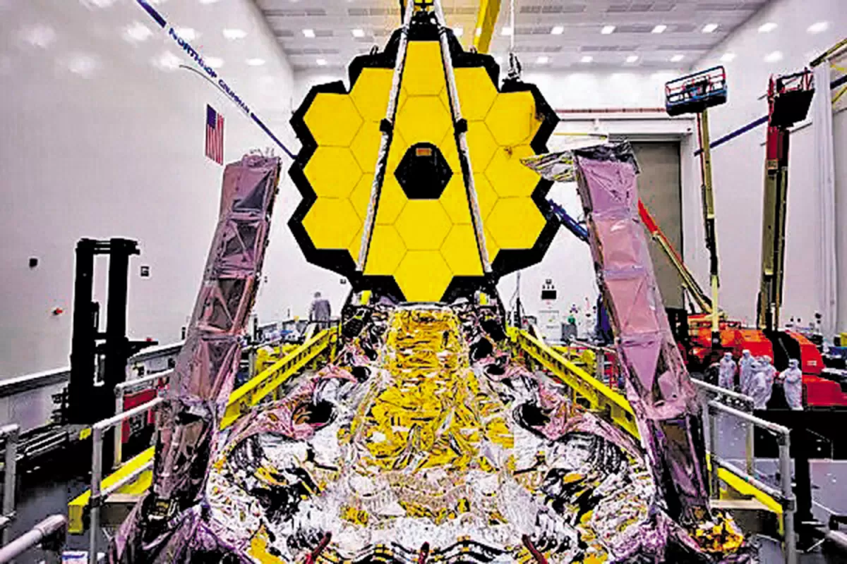 DESARROLLO. Antes de salir al espacio, el telescopio ensamblado.