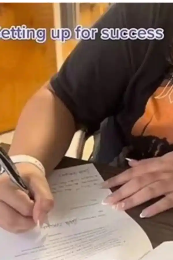 La joven estadounidense paga alquiler en su propia casa.