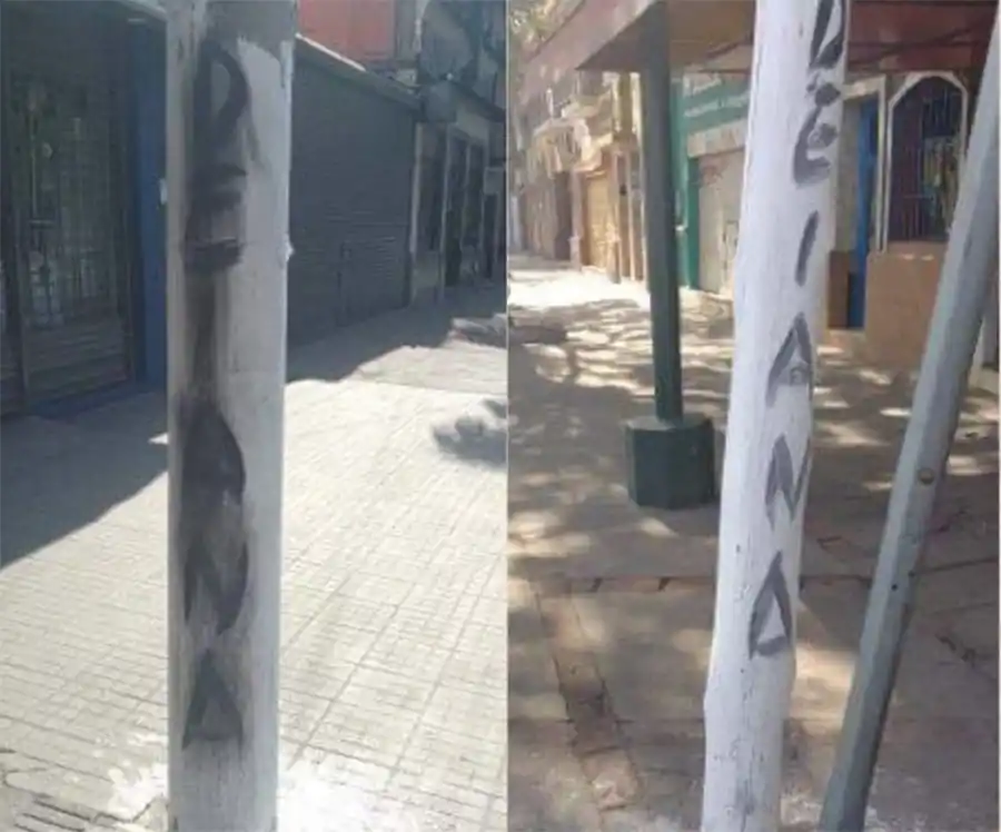 Postes con pintadas politicas