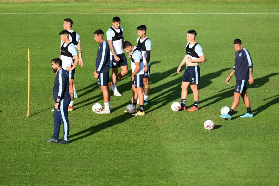 SIN DESCANSO. El plantel volvió a entrenarse pensando en el duelo con Aldosivi. 