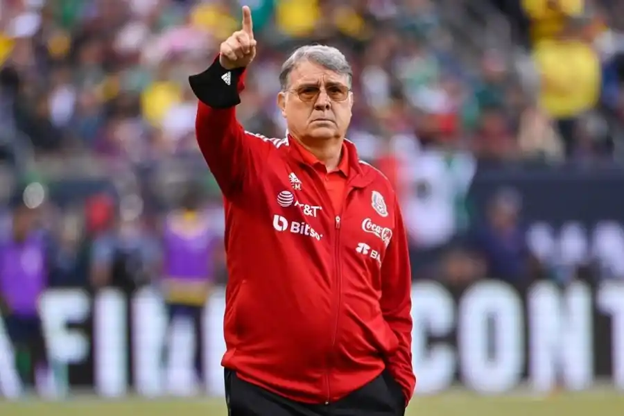 EN LA “TRICOLOR”. Gerardo Martino, pese a la duras críticas, llevó a México a su 17° Mundial.