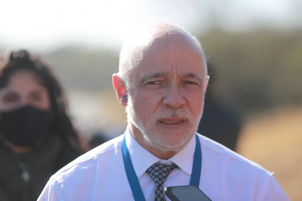 INVESTIGADOR. El fiscal Ernesto Salas López estuvo en el lugar del hallazgo.