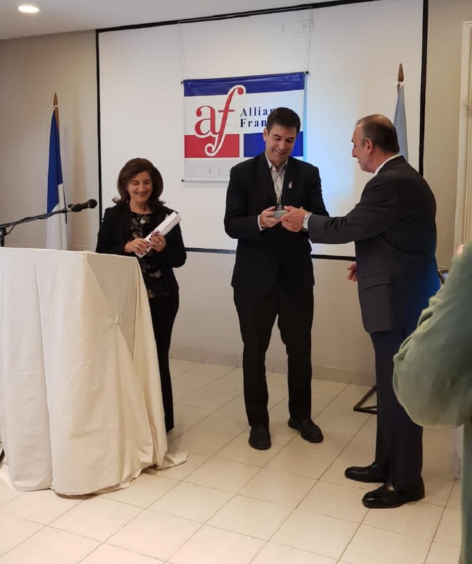 En la Alianza Francesa, distinguen al presidente del directorio de LA GACETA Daniel Dessein