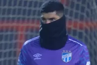 El curioso look de Carlos Lampe en la fría noche marplatense