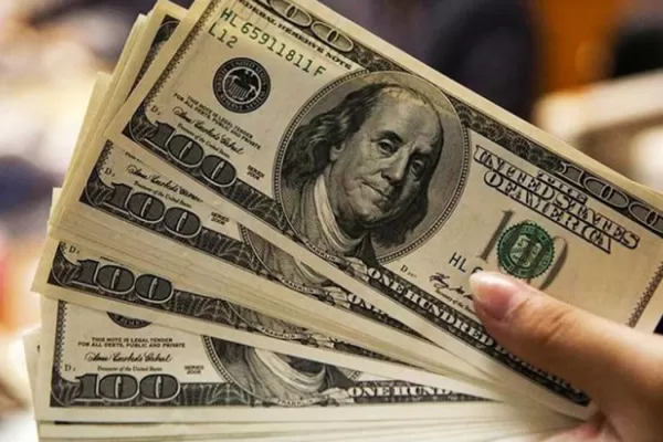 La cotización del dólar blue baja a $321 y se desploma el “contado con liqui”
