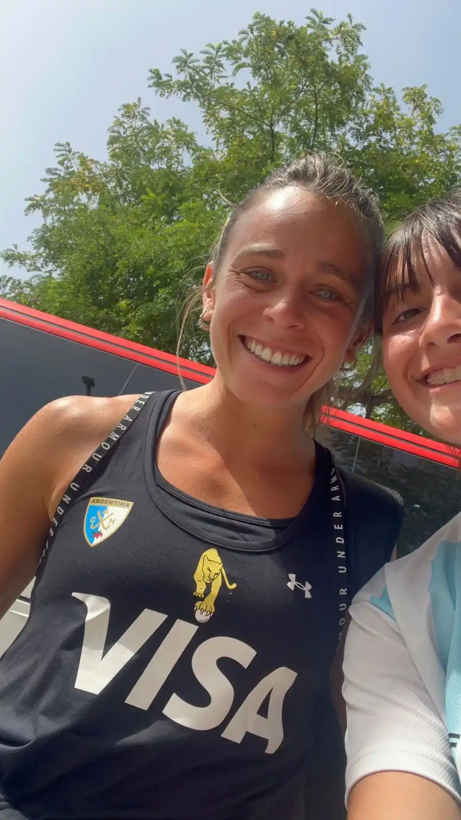 ÍDOLA. Valentina, junto con la Leona tucumana “Vicky” Sauze. 