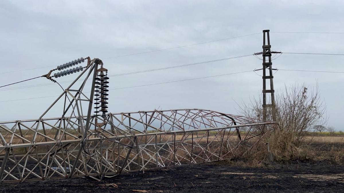 Un acto de vandalismo generó daños en el sistema de transporte de energía en el sur tucumano