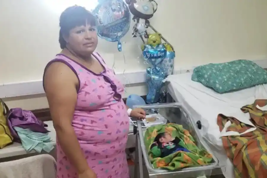 Roxana junto a Emir.