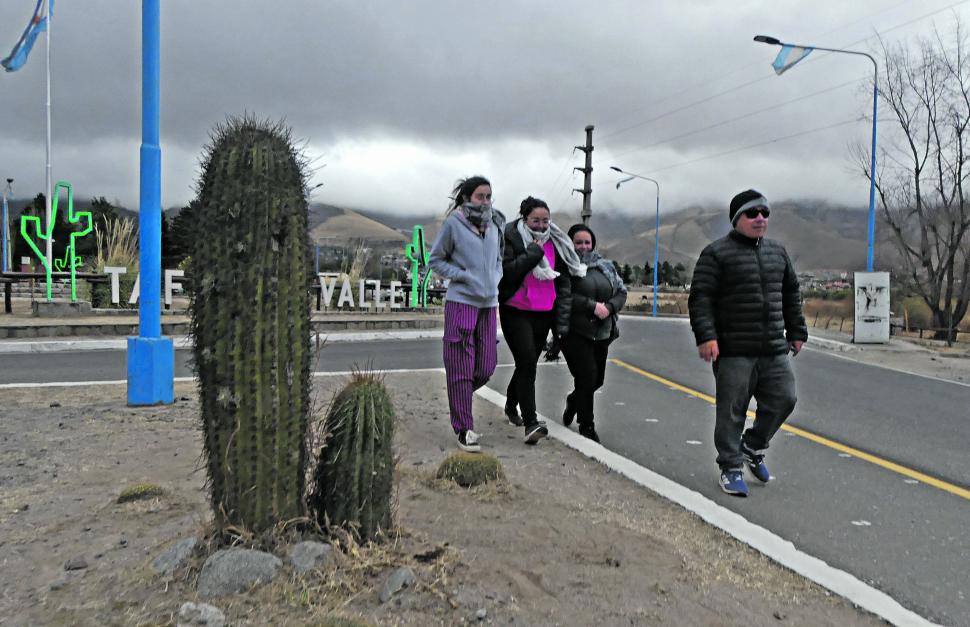 ESTRELLAS. Las artesanías generan gran interés en todos. Grandes y chicos se maravillan