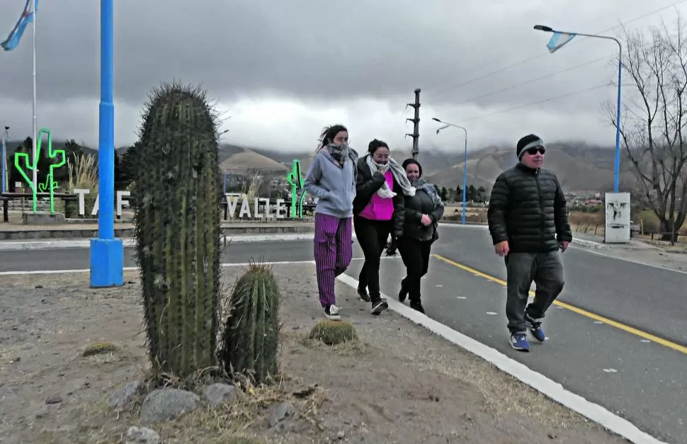 ESTRELLAS. Las artesanías generan gran interés en todos. Grandes y chicos se maravillan