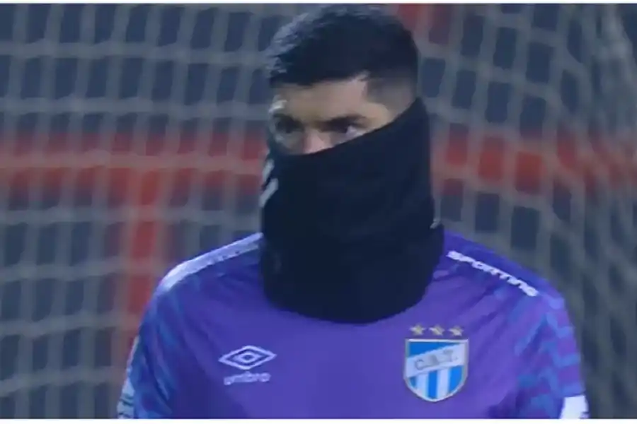 El particular look del arquero de Atlético. 