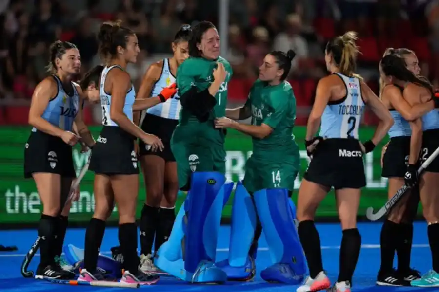 RETIRO. La arquera argentina, Belén Succi, rompió en llanto no sólo por la derrota, también porque fue su último partido. ESPN