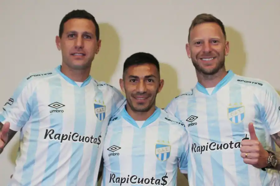 Atlético presentó la nueva camiseta oficial