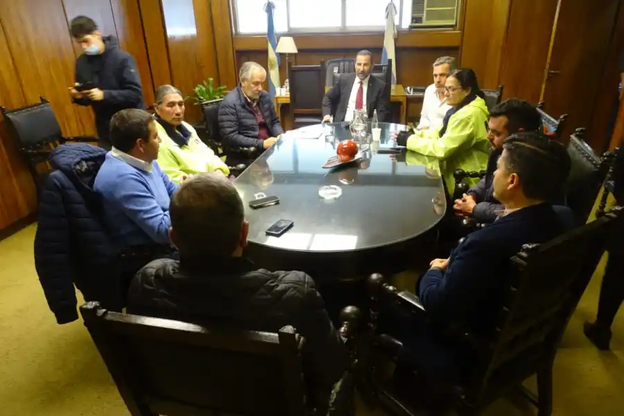 REUNIÓN. Juri y otros ediles recibieron a 