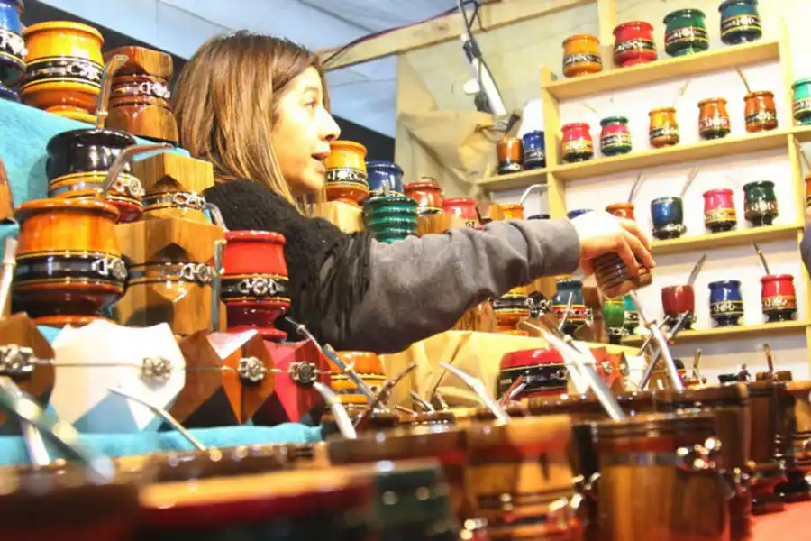 Turismo tucumano: comenzó la edición nº 53 de la Feria de Artesanías y Productos Regionales del NOA