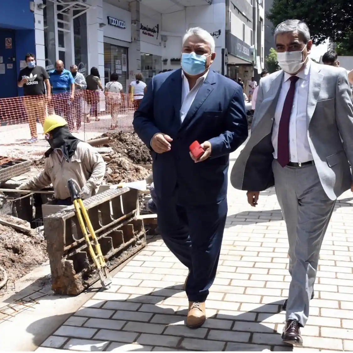 SECRETARIO DE OBRAS PÚBLICAS. El funcionario municipal Alfredo Toscano, junto al intendente Alfaro. Foto de Archivo