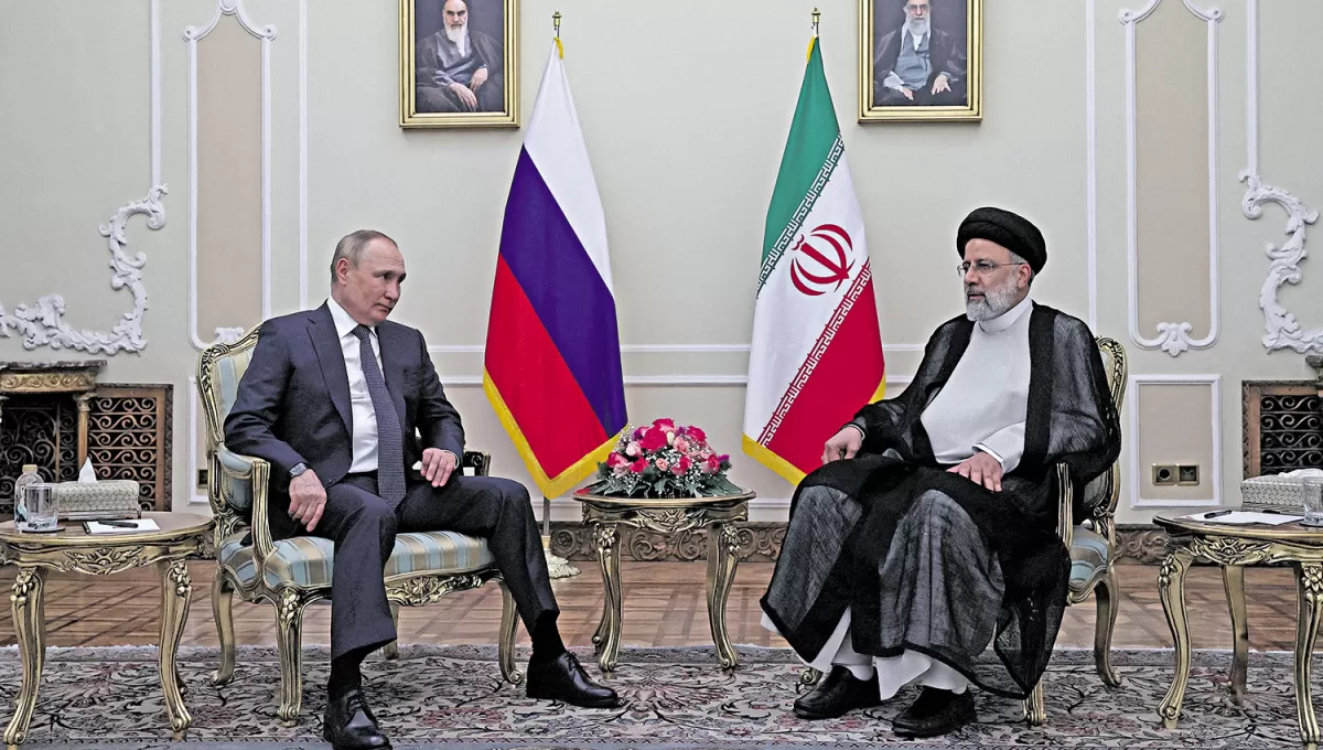 EN TEHERÁN. Putin fue recibido por el presidente iraní, Ebrahim Raisi. 