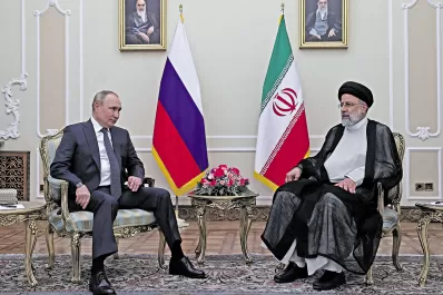 Denuncias contra Moscú, mientras Putin visita a Irán
