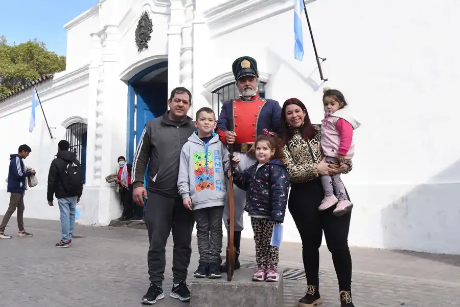 Vinieron desde Córdoba para conocer la historia del país