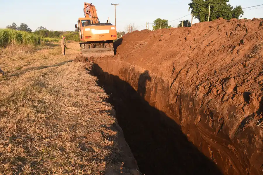 LA DEFENSA. Un foso de 500 m de largo y una montaña de tierra.