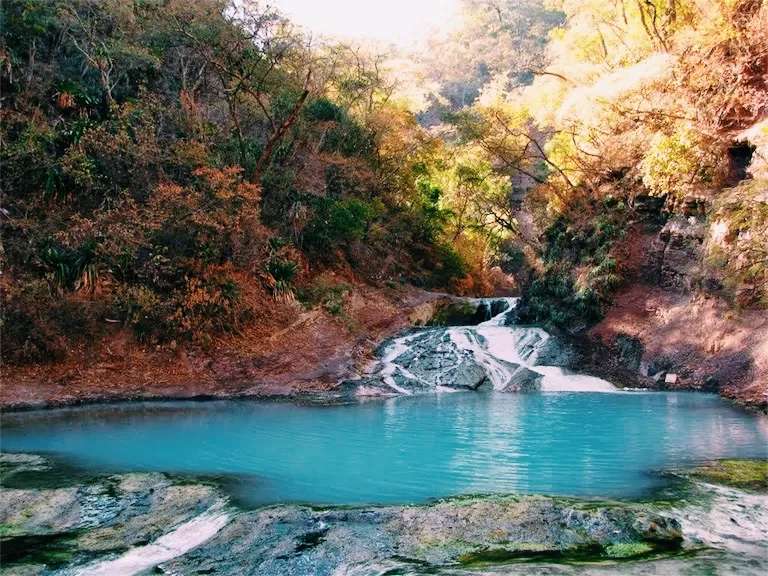 CAMINATAS Y OCIO. Las Termas del río Jordán se ubican en la localidad de San Francisco, a unos 165 kilómetros de la capital de Jujuy.  