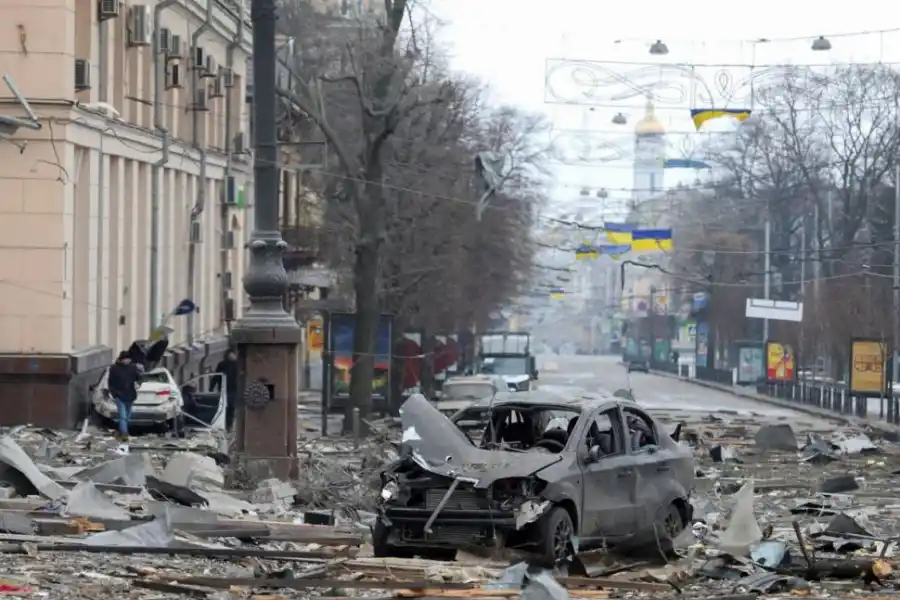 RUINAS. Un brutal ataque a Nemyshlianskyi, en la región de Járkov. telam