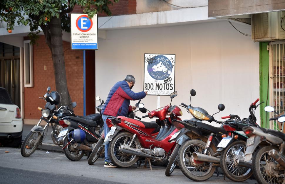 TARIFAS. Por hora se cobra $15 a las motos y $ 62 a los autos. la gaceta / fotos de Ines Quinteros Orio