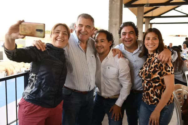 La foto de los camporistas tucumanos en Simoca y la réplica jaldista a Alfaro: Se está quedando solo