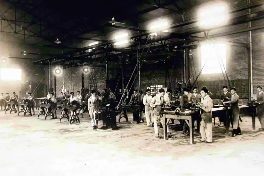 TALLER DEL INSTITUTO TÉCNICO. Una de las funciones de los documentales era retratar la vida universitaria.