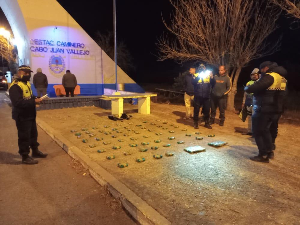 Operativo Lapacho: Encuentran 85 Paquetes De Hojas De Coca En Cabo Vallejo