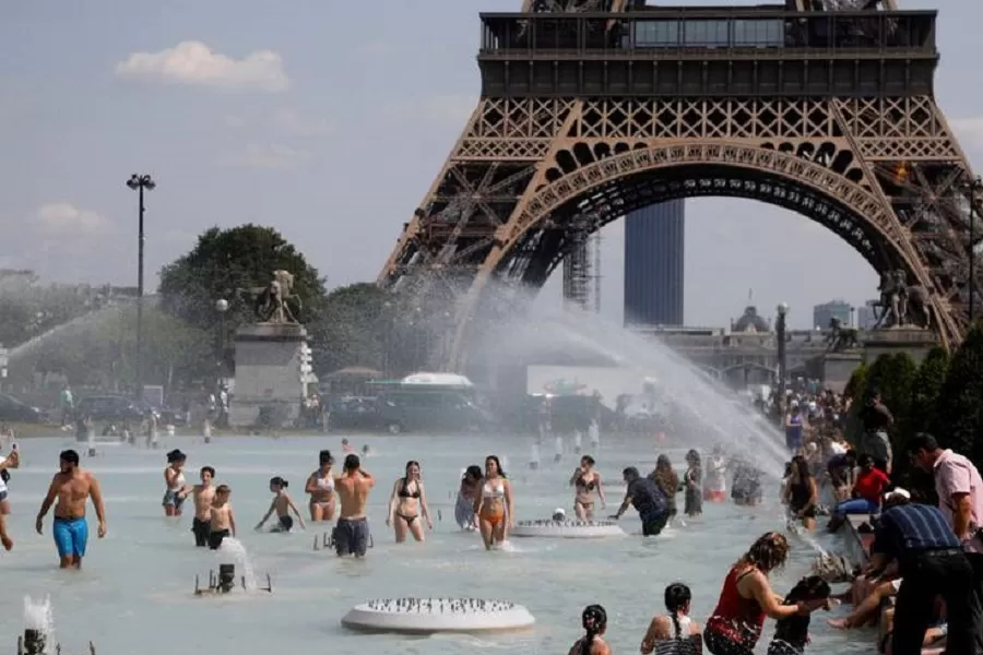 Sequía en Francia: Macron impone restricciones al consumo de agua en 88 departamentos del país